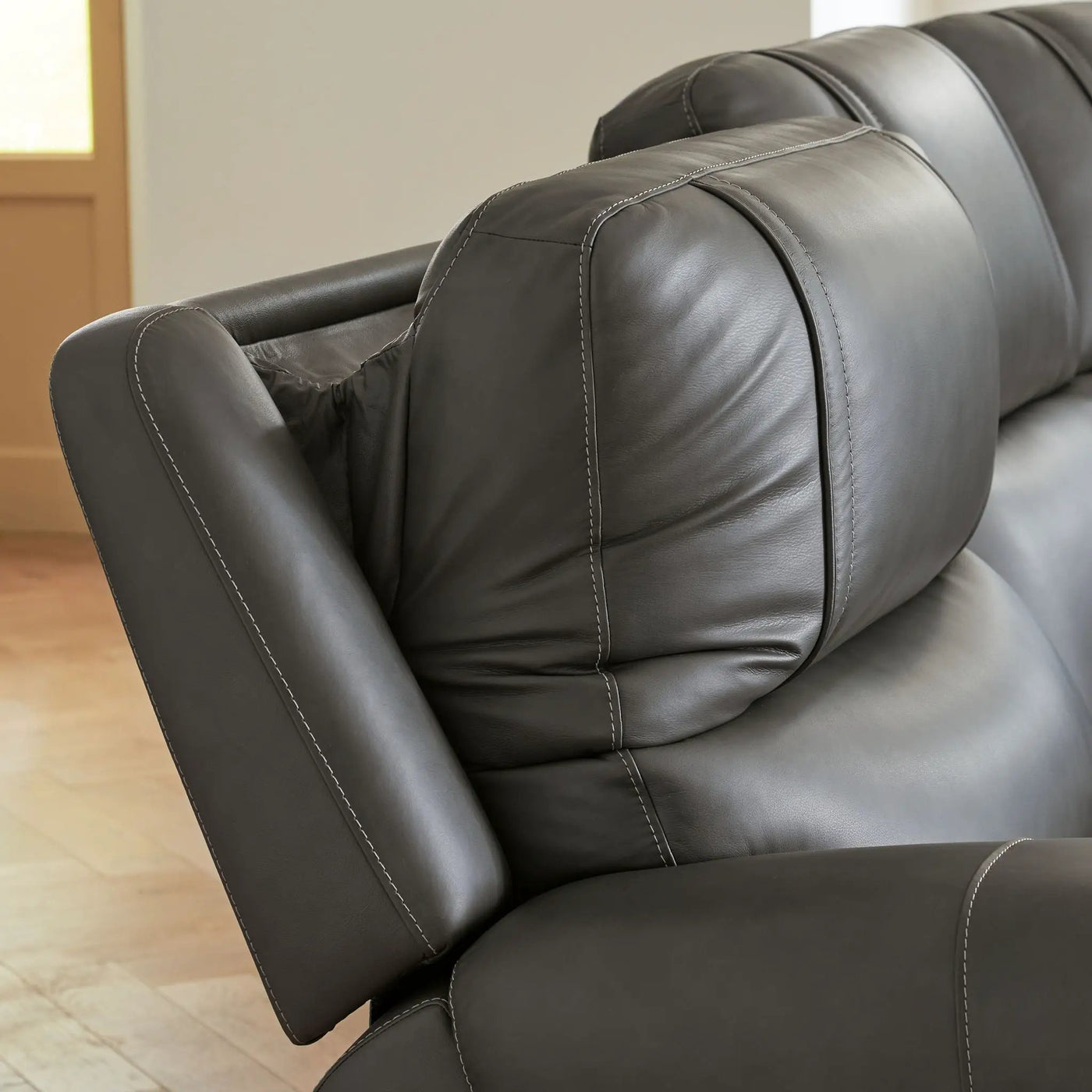 5Z - Pittson - Power Reclining Sectional by Unique Piece Furniture
