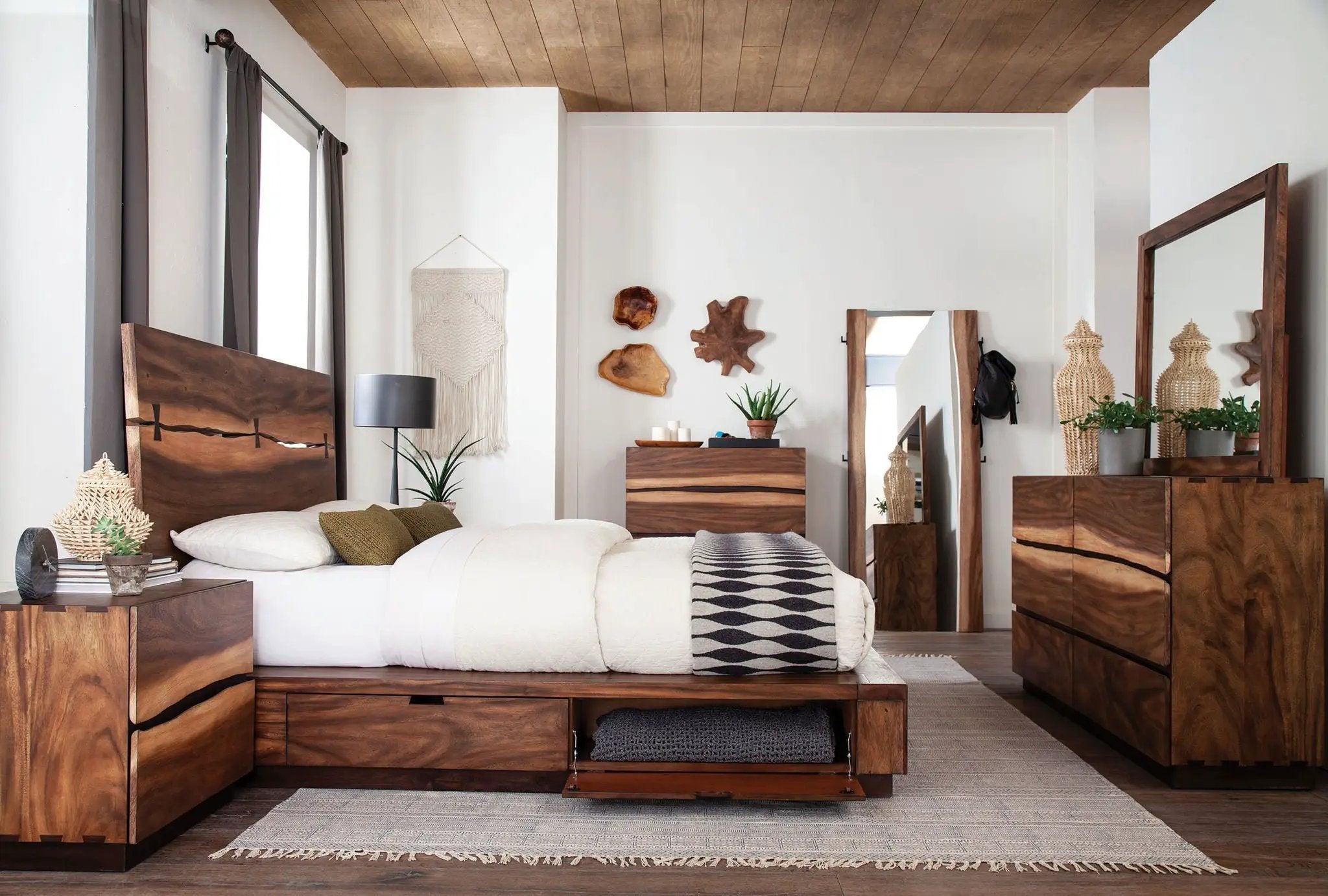 Winslow 5-piece Queen Bedroom Set Smokey Walnut by Unique Piece Furniture