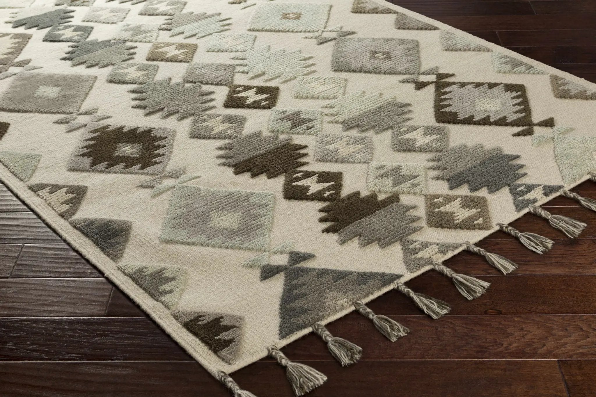 Foyil Carpet - Clearance by Boutique Rugs
