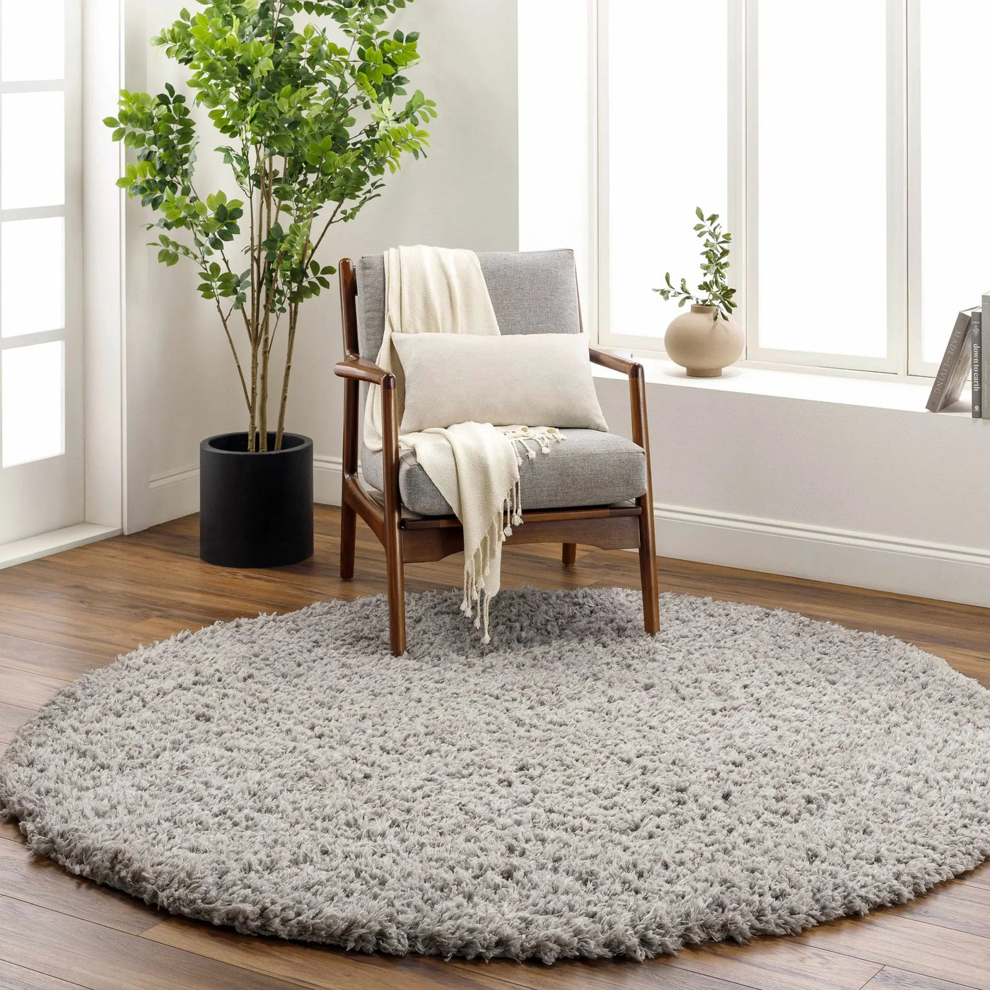 Siari Solid Medium Gray Shag Rug by Boutique Rugs