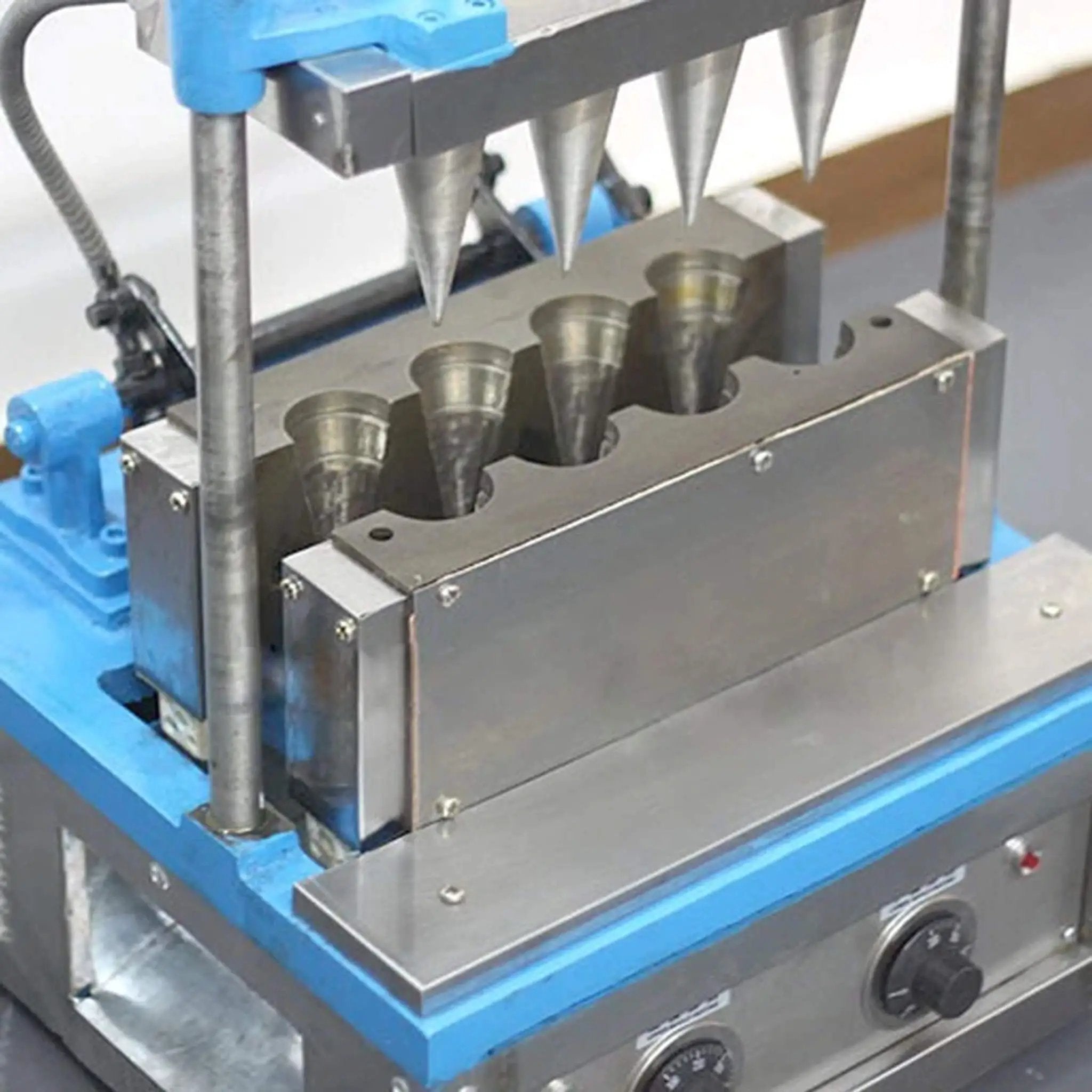 Heavy-Duty Commercial 4-Mold Ice Cream Cone Maker Machine (SAK74021) by SAKSBY WHOLESALE