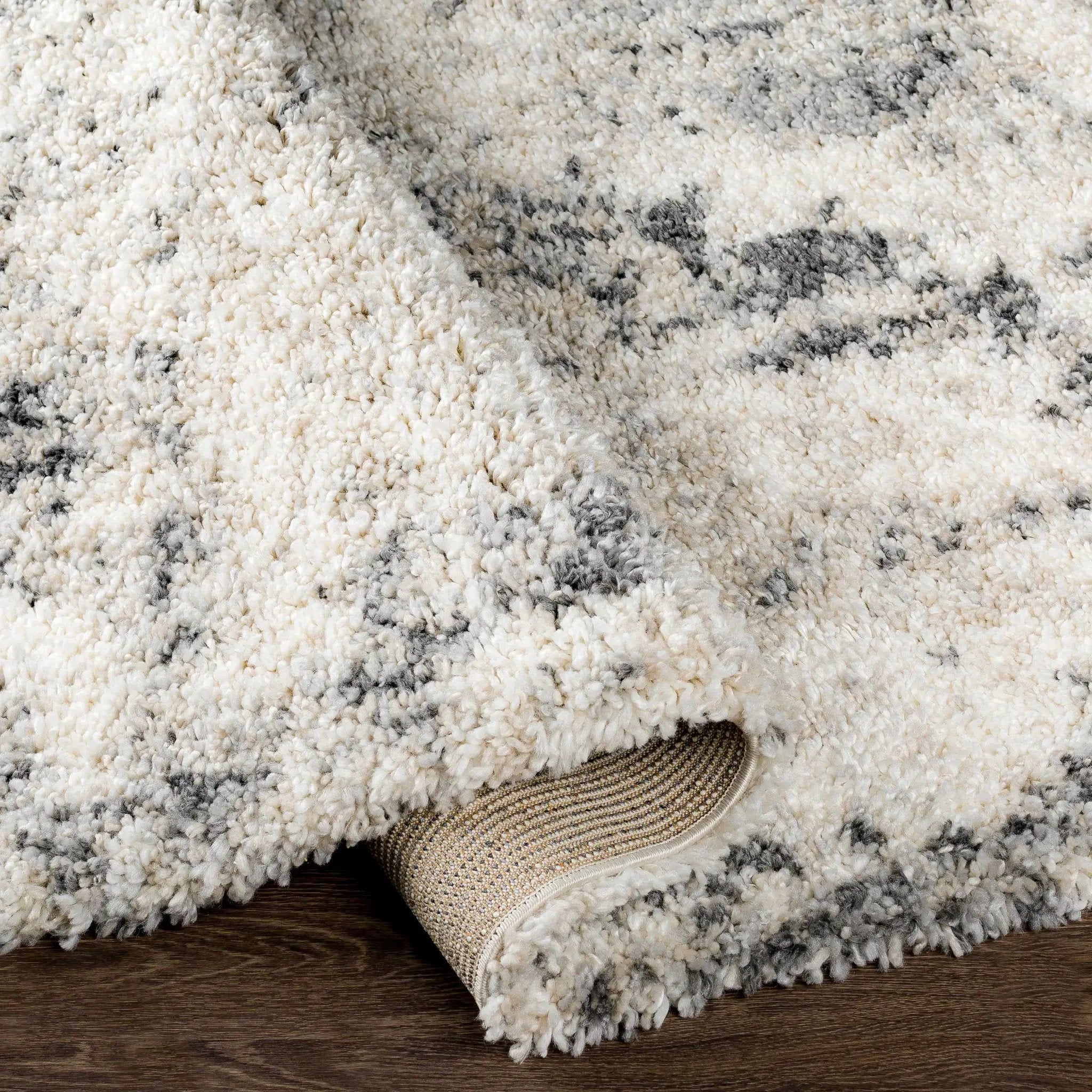 Hilotongan Plush Abstract Area Rug by Boutique Rugs