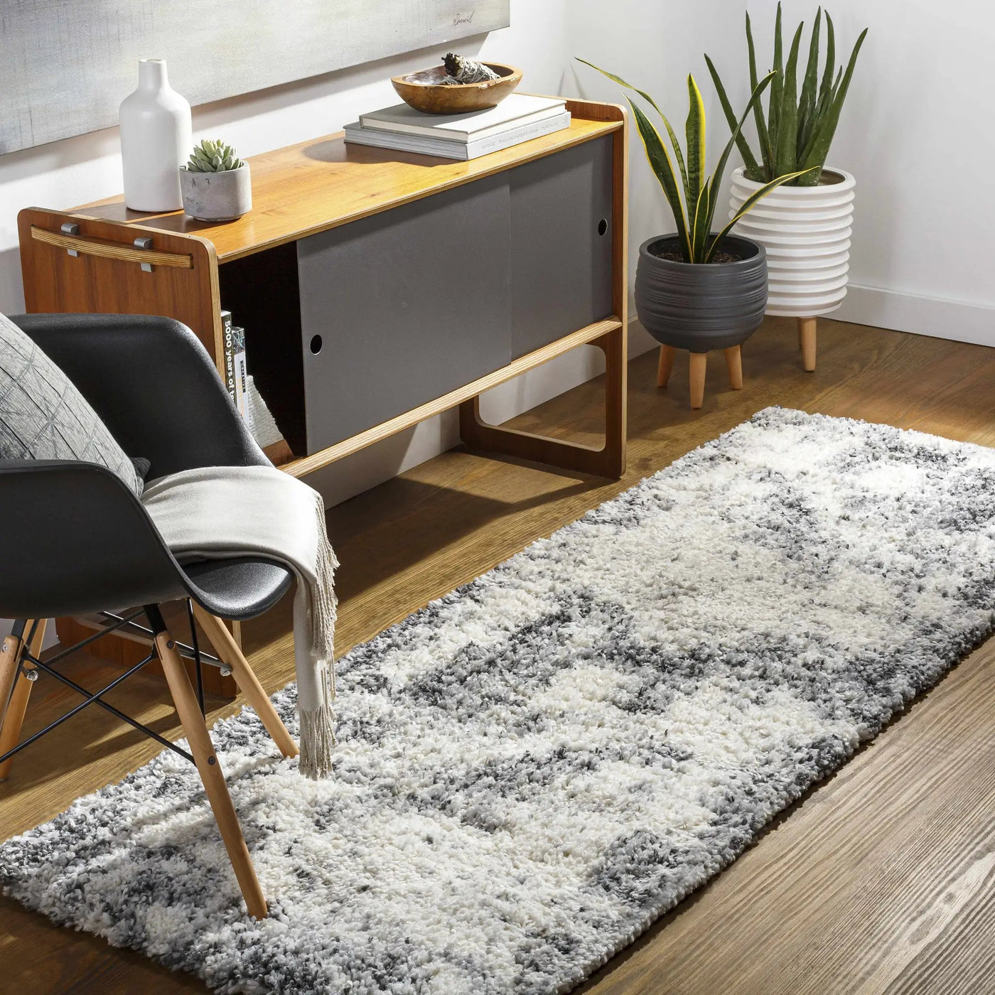 Hilotongan Plush Abstract Area Rug by Boutique Rugs