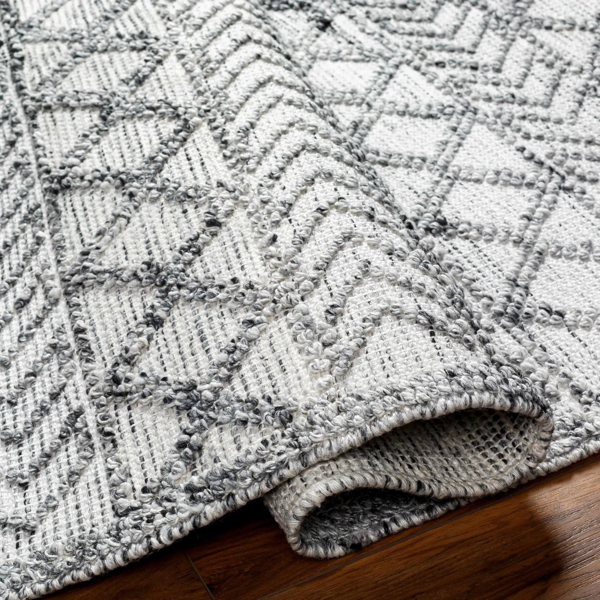Hosa Area Rug - Clearance by Boutique Rugs