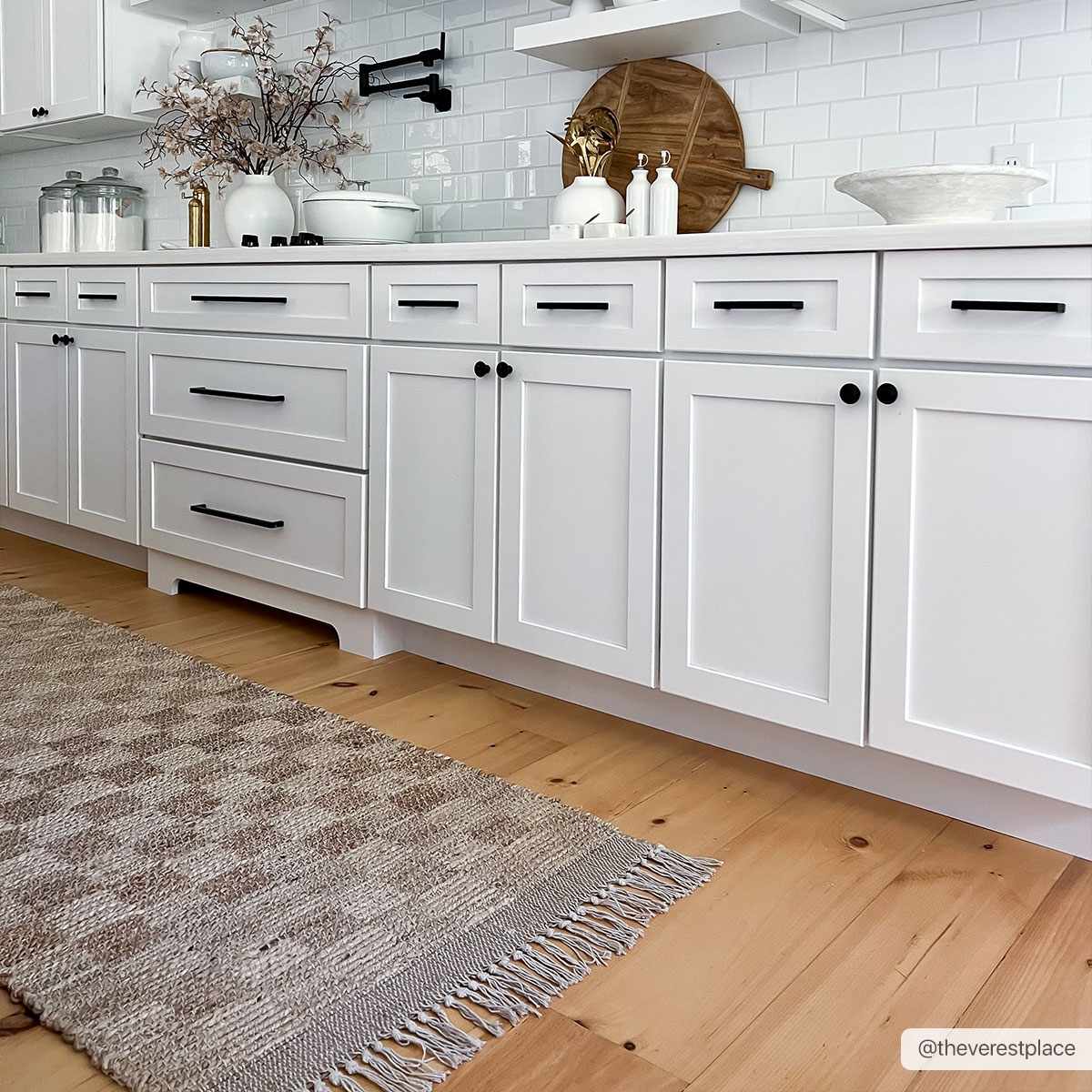 Ionut Checkered Jute Area Rug by Boutique Rugs