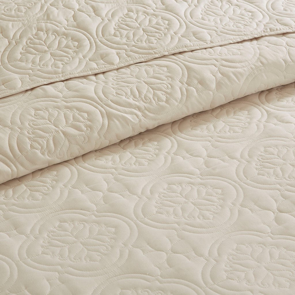 Cream 3 Piece Reversible Bedspread Set with Quilted Medallion - King/Cal King, photo 3 of 10