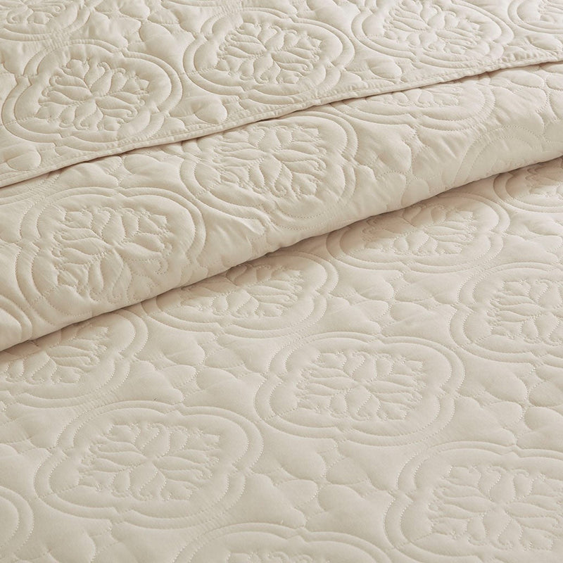 Cream 3 Piece Reversible Bedspread Set with Quilted Medallion - King/Cal King, photo 3 of 10