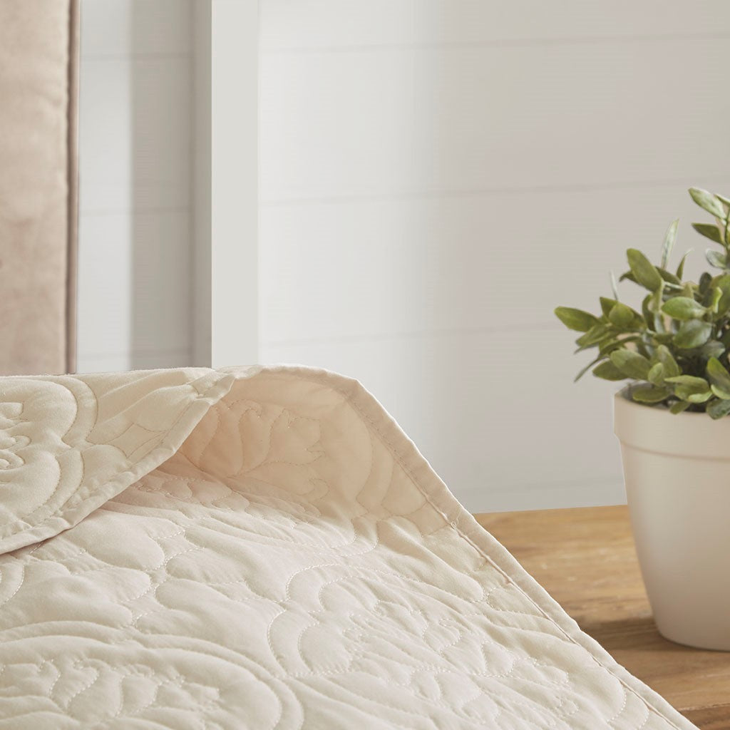 Cream 3 Piece Reversible Bedspread Set with Quilted Medallion - King/Cal King, photo 6 of 10