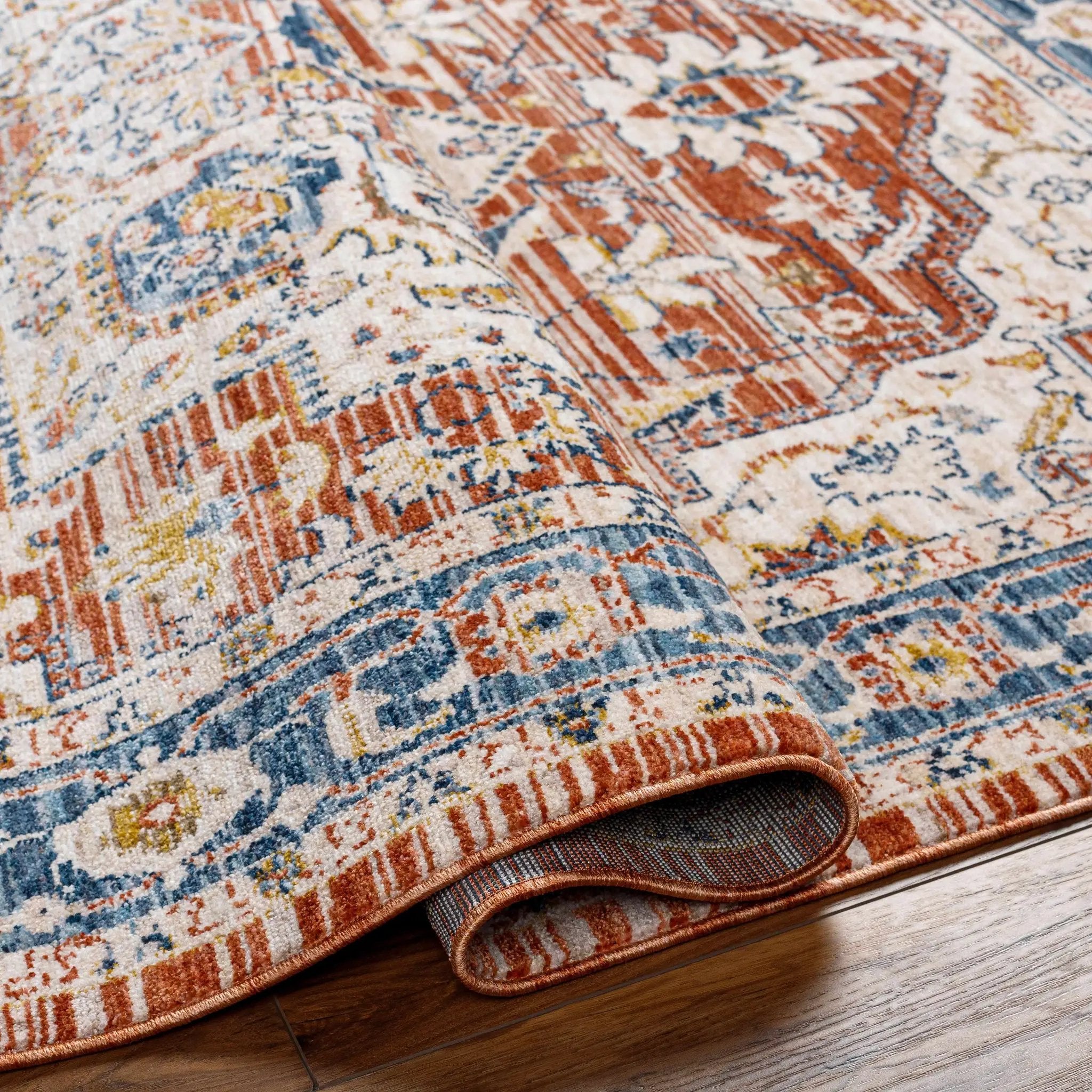 Kuro Traditional Style Rug - Clearance by Boutique Rugs