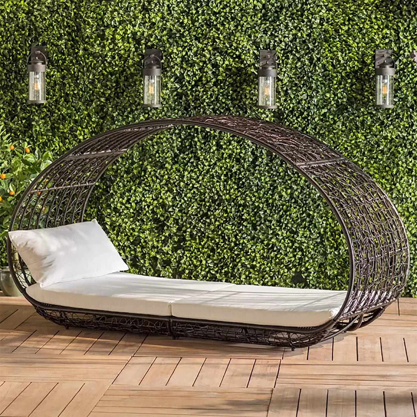 Alora Large 2-Person Abigal Outdoor Wicker Daybed With Aluminum Frame And Cushions (SAK23942) by SAKSBY WHOLESALE