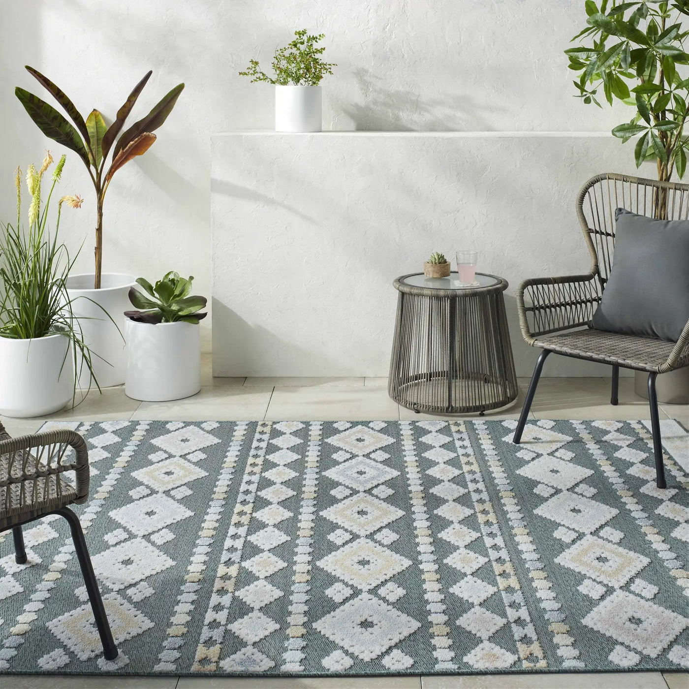 Metta Medium Green Outdoor Area Rug - Clearance by Boutique Rugs