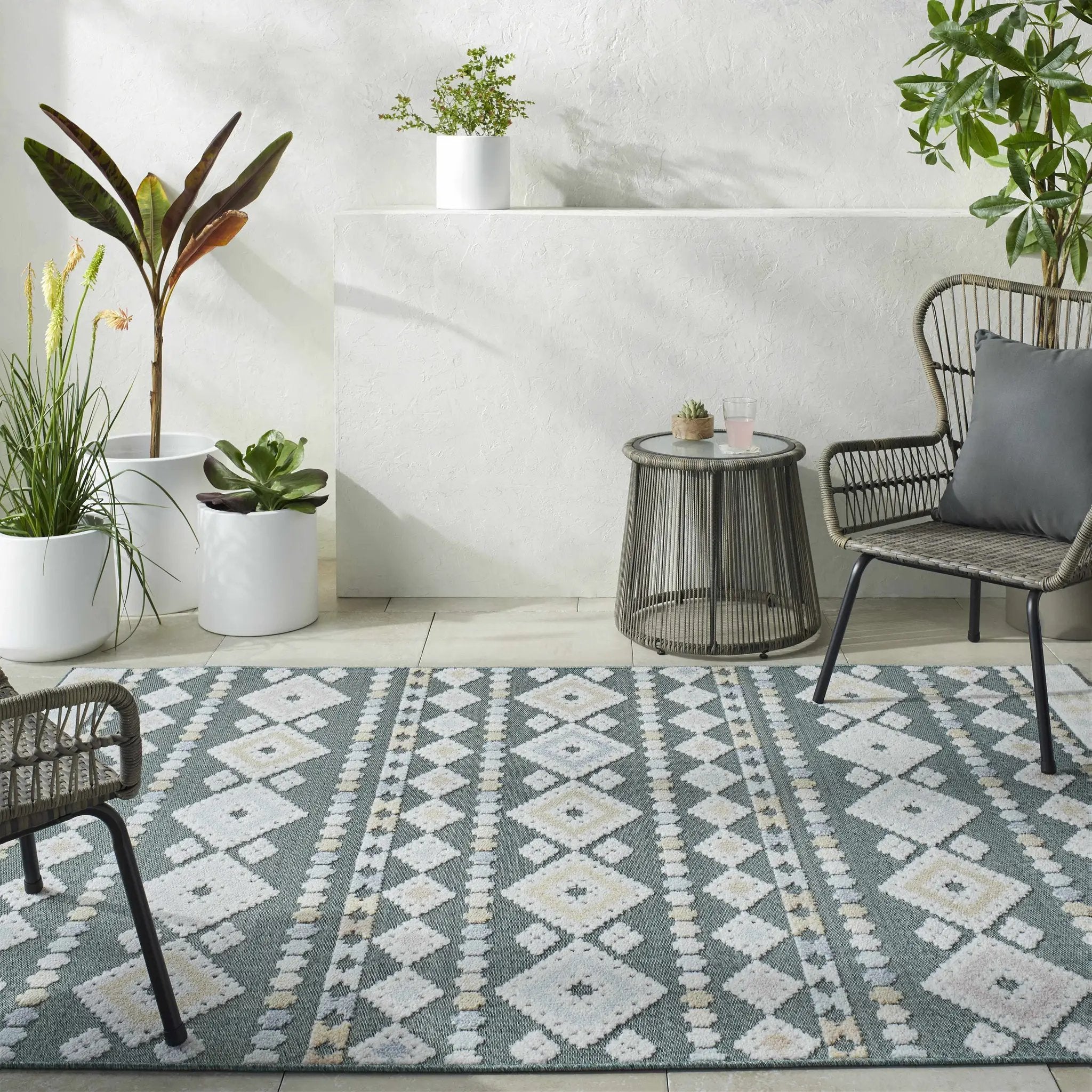 Metta Medium Green Outdoor Area Rug - Clearance by Boutique Rugs