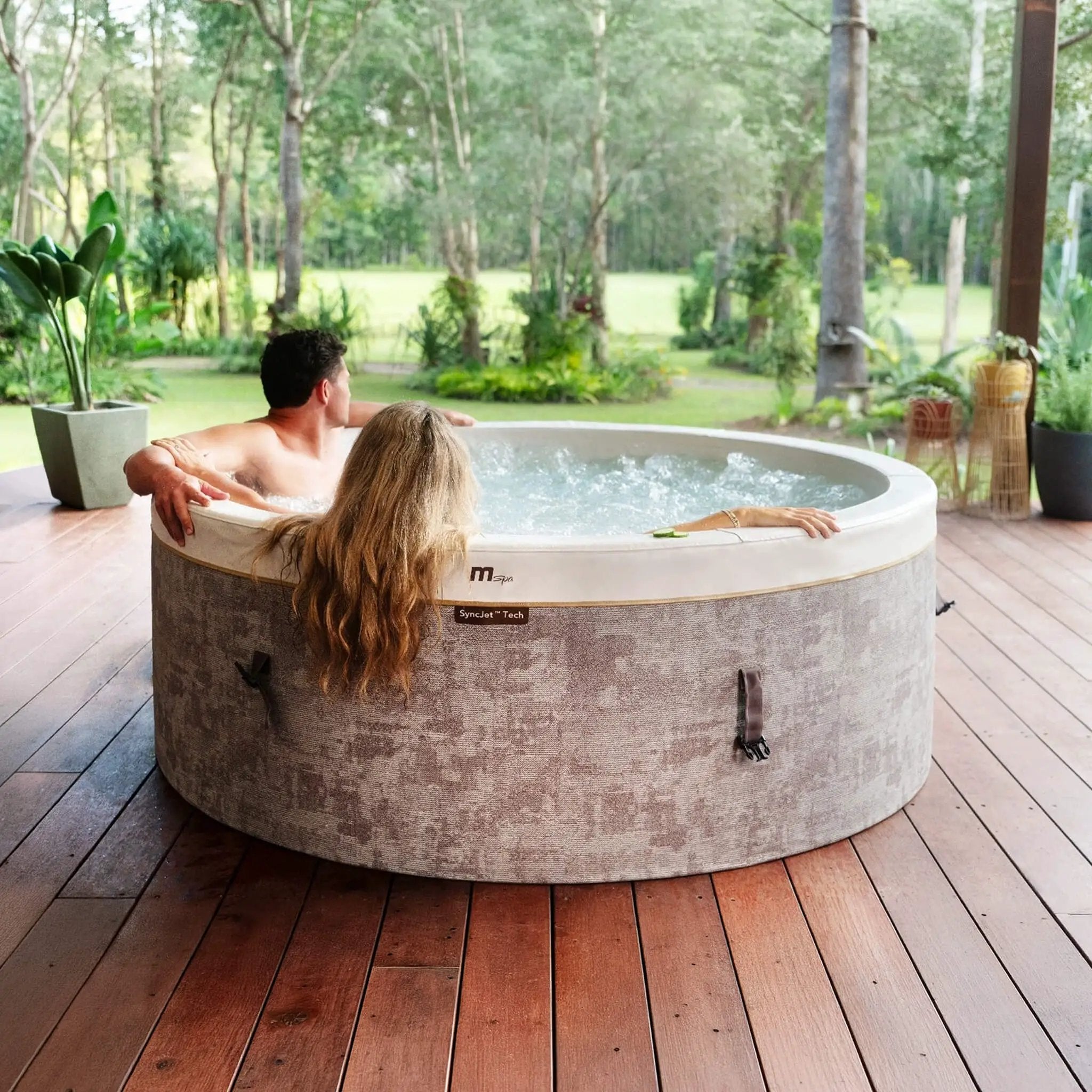 MSpa Cocoon Verto Series Six-Person Inflatable Round Hot Tub With Hydro Massage [F-CO063WE] (SAK50928) by SAKSBY WHOLESALE