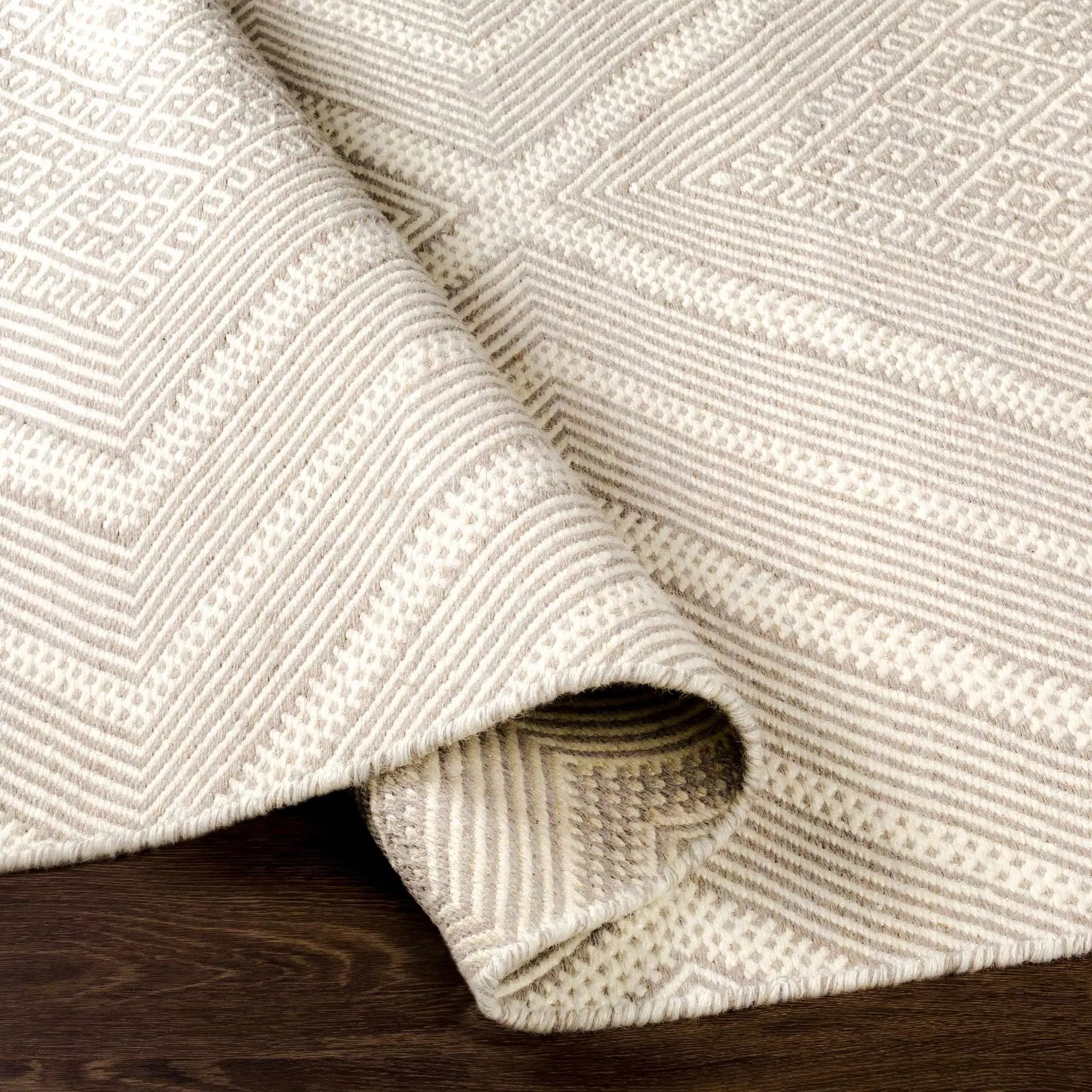 Olur Area Carpet - Clearance by Boutique Rugs