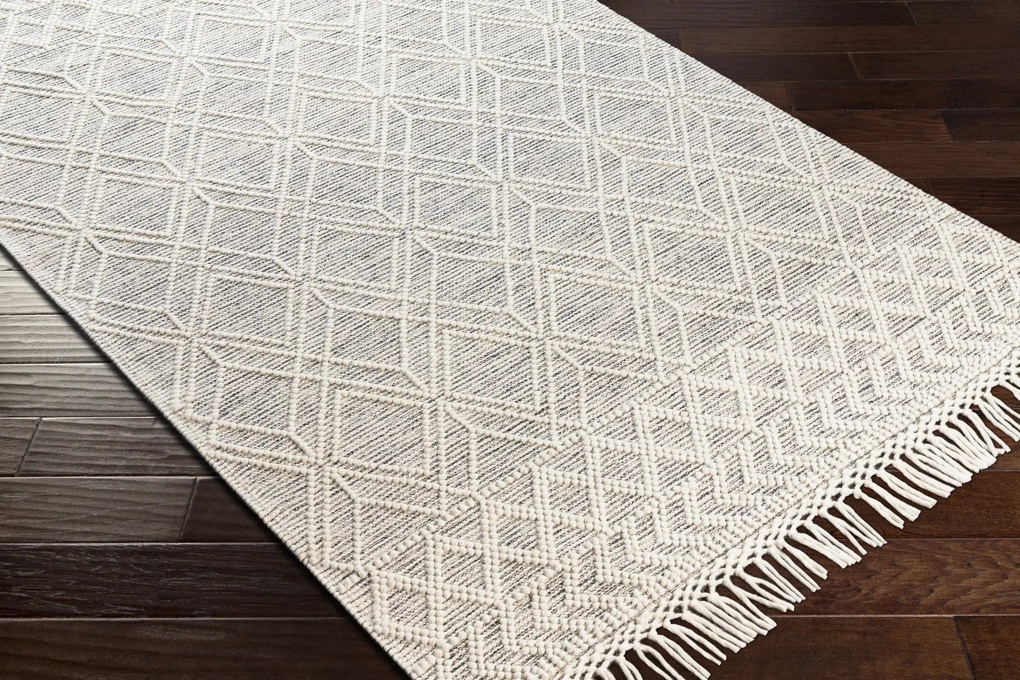 Ossun Wool Rug with Tassels by Boutique Rugs