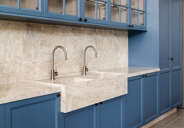 Perla Venato Polished Quartzite Slab Random room scene