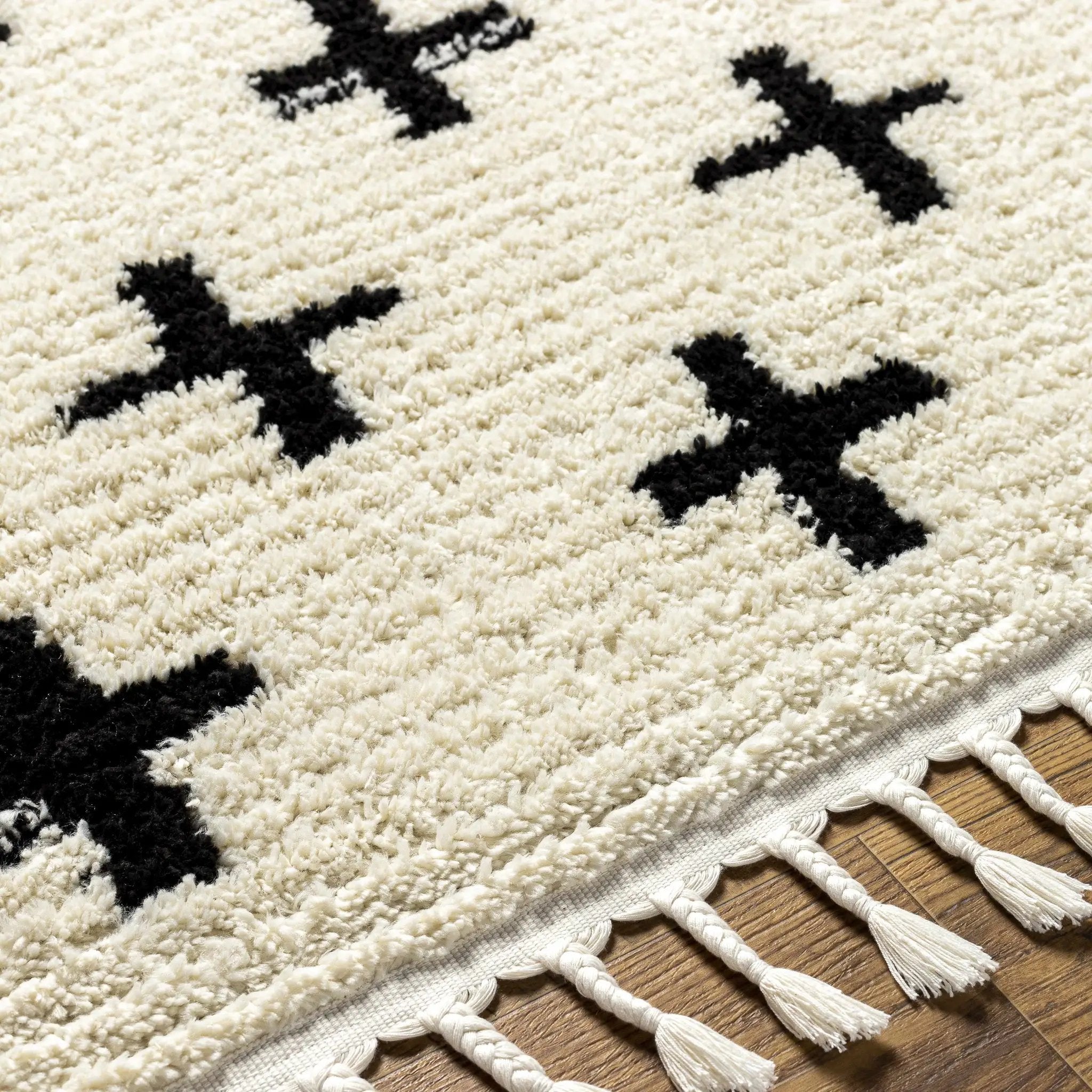 Anda Black on White Moroccan Plush Rug - Clearance by Boutique Rugs