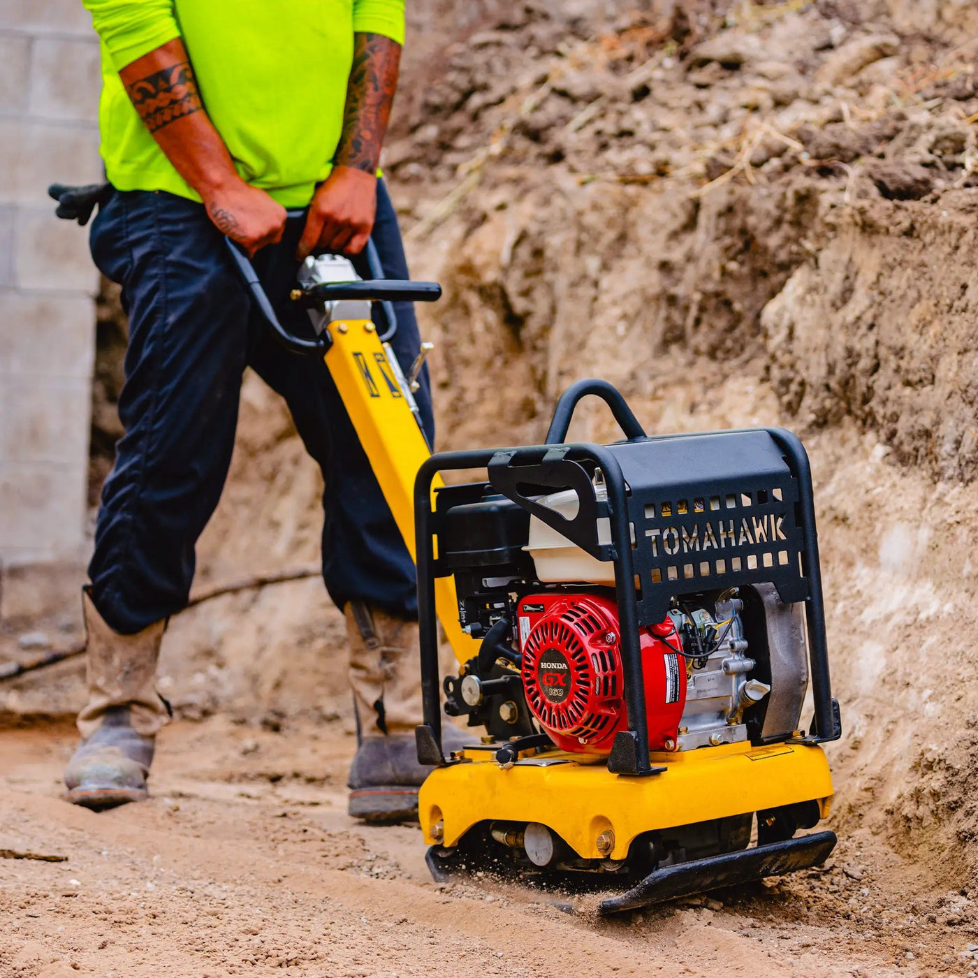 5.5 HP Honda Reverse Plate Compactor 19x14 Plate for Asphalt, Aggregate, Cohesive Soil Compaction by Tomahawk Power