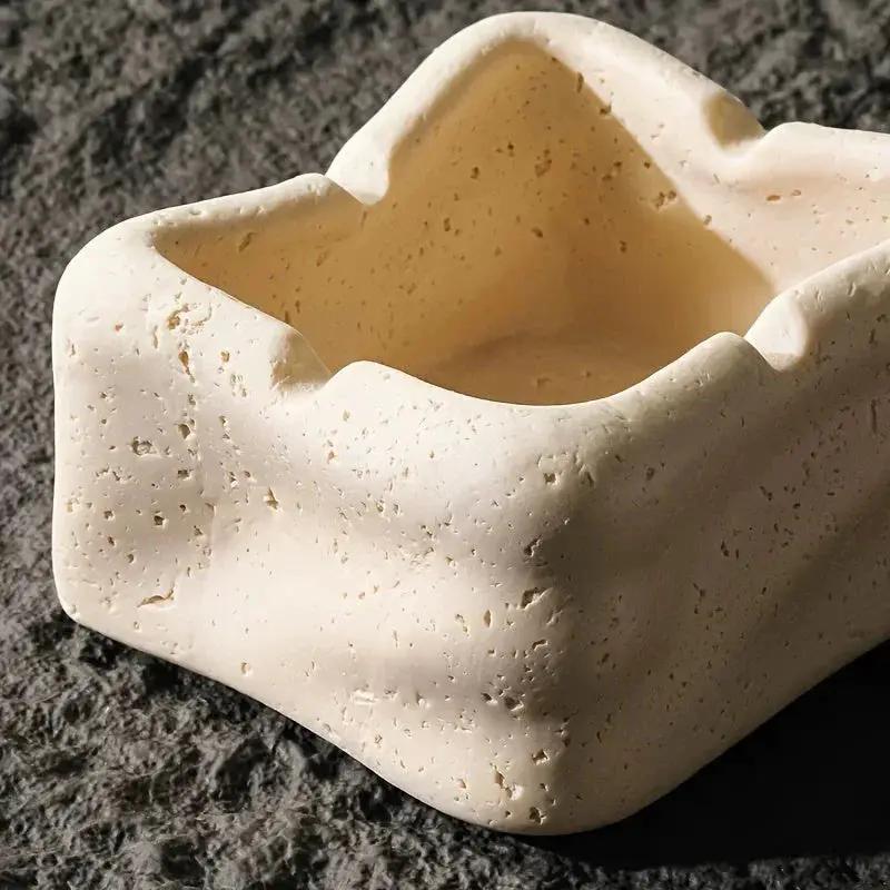Silent Wind Desktop Ashtray Storage Tank with High-end Creativity for Home Restaurant Decoration, High-end and Sophisticated by House Of Avana
