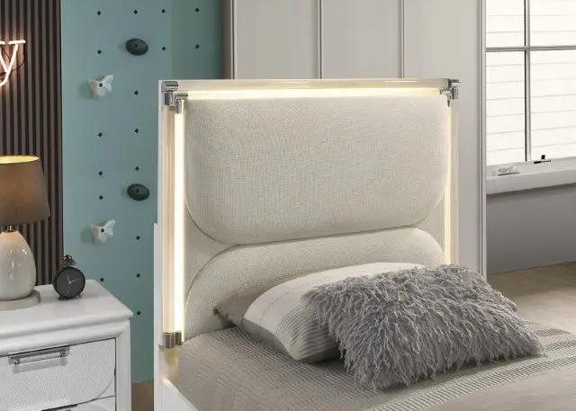 Lareina - Full Bed by Unique Piece Furniture