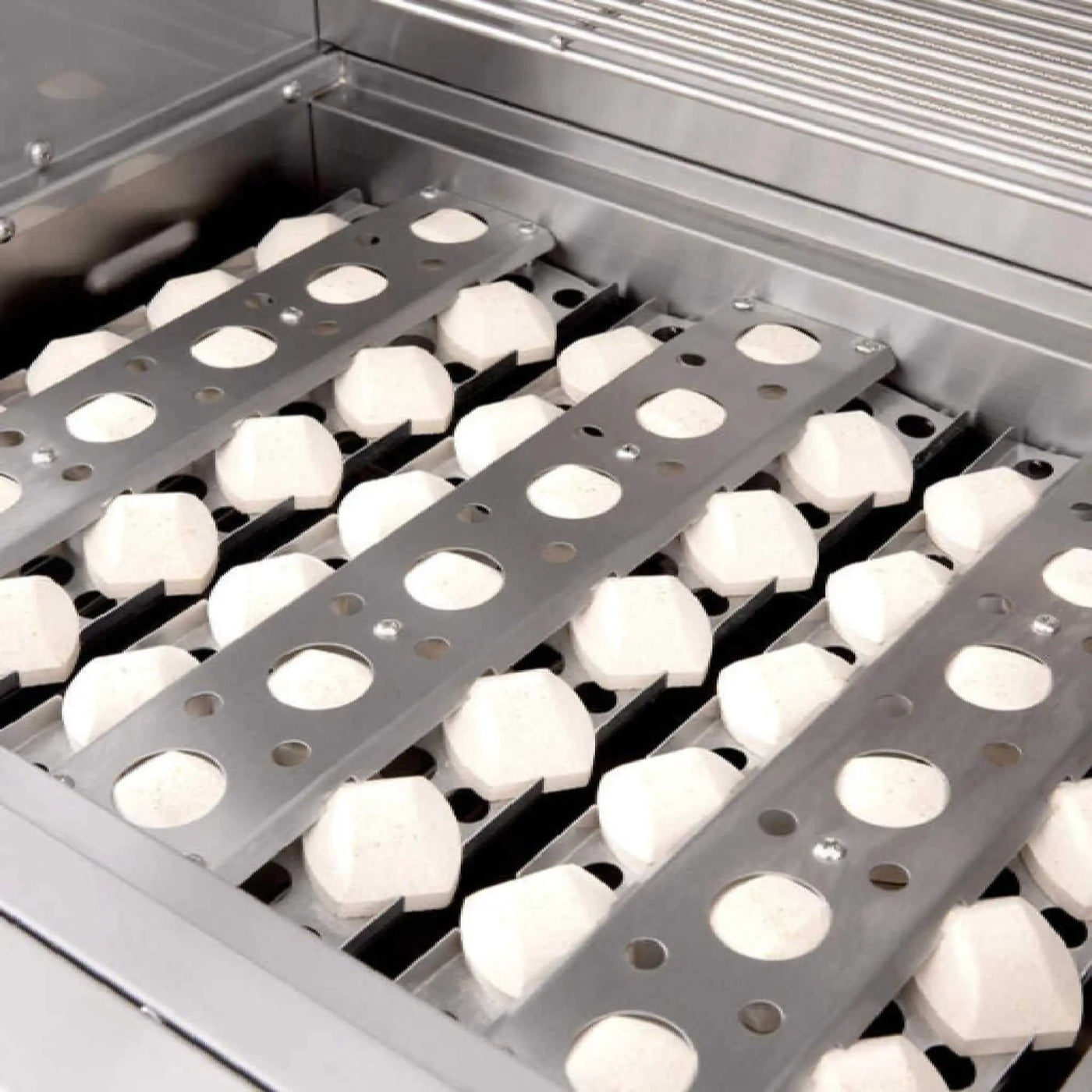 Summerset Sizzler Built-In Propane Gas Grill [SIZ25/32/40] (SAK71502) by SAKSBY WHOLESALE