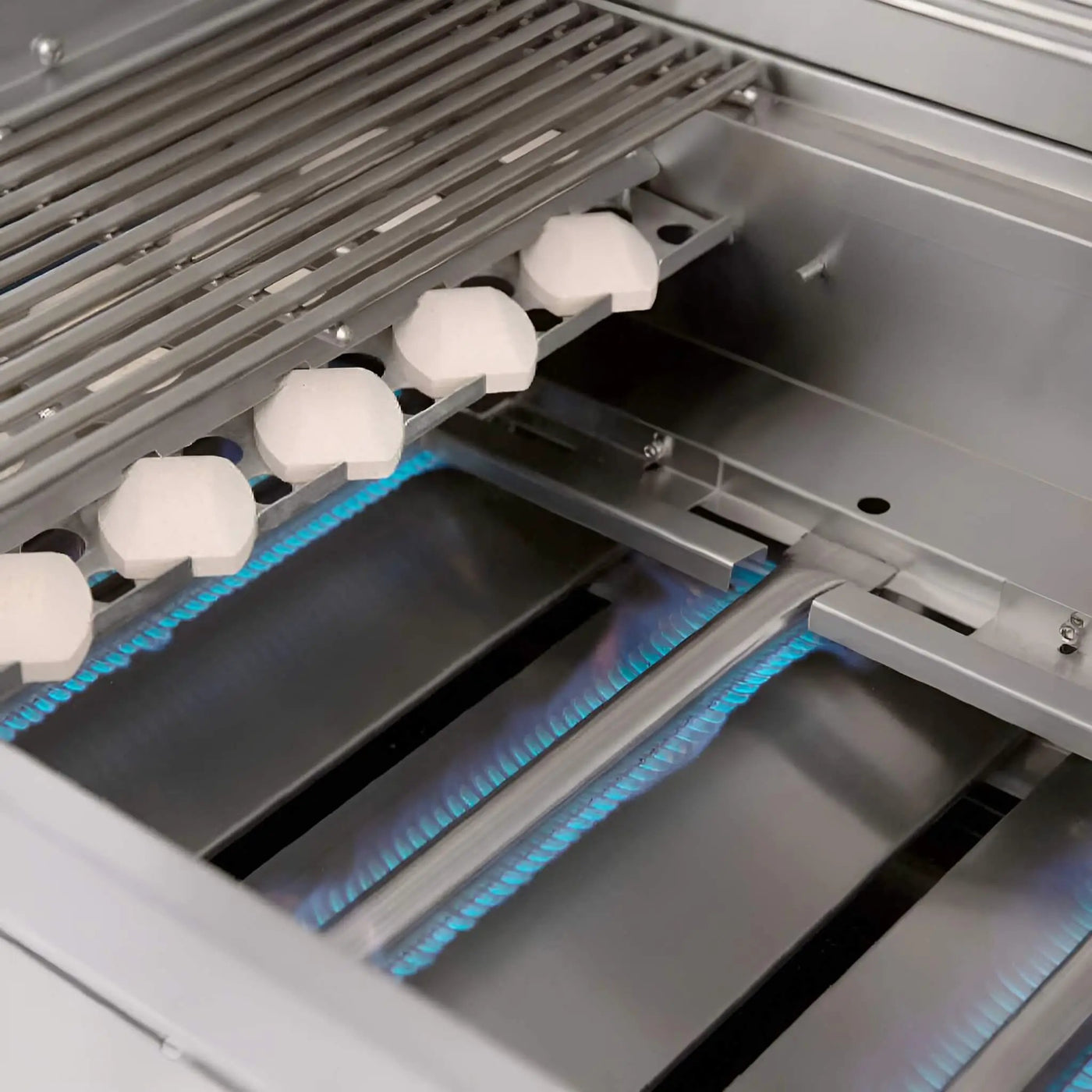 Summerset Sizzler Built-In Propane Gas Grill [SIZ25/32/40] (SAK71502) by SAKSBY WHOLESALE