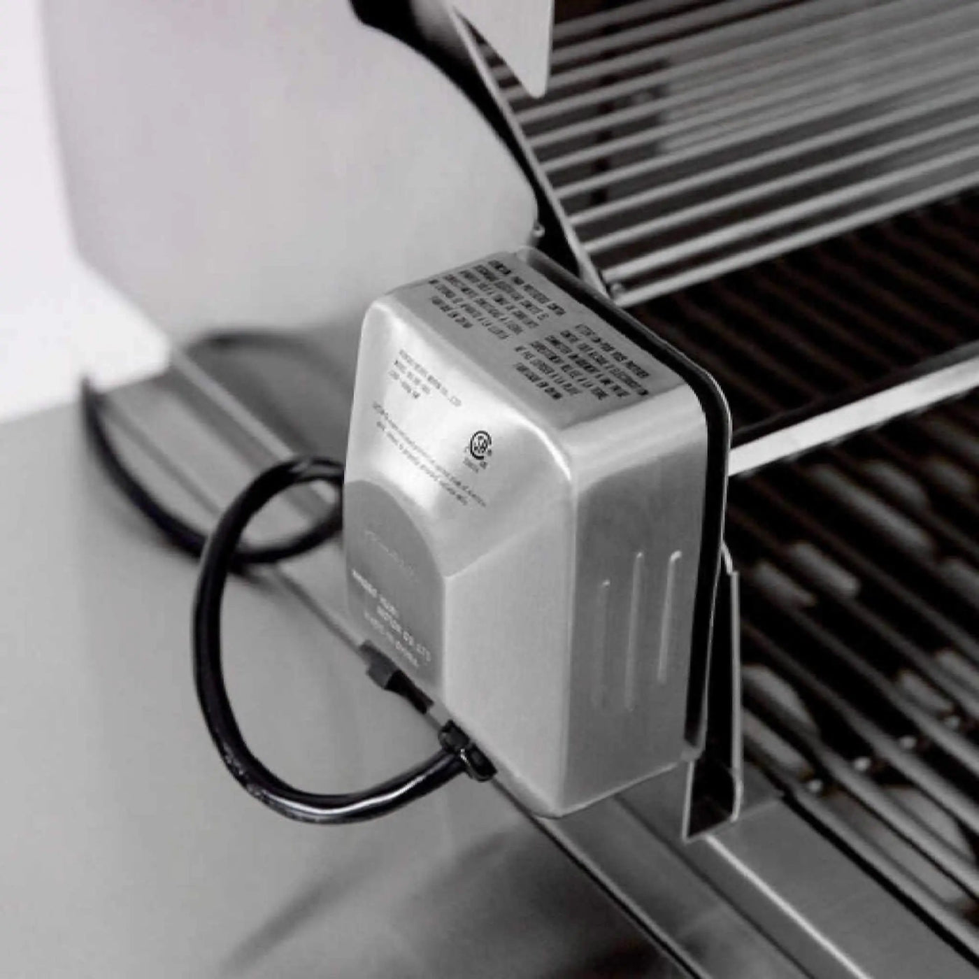 Summerset Sizzler Built-In Propane Gas Grill [SIZ25/32/40] (SAK71502) by SAKSBY WHOLESALE