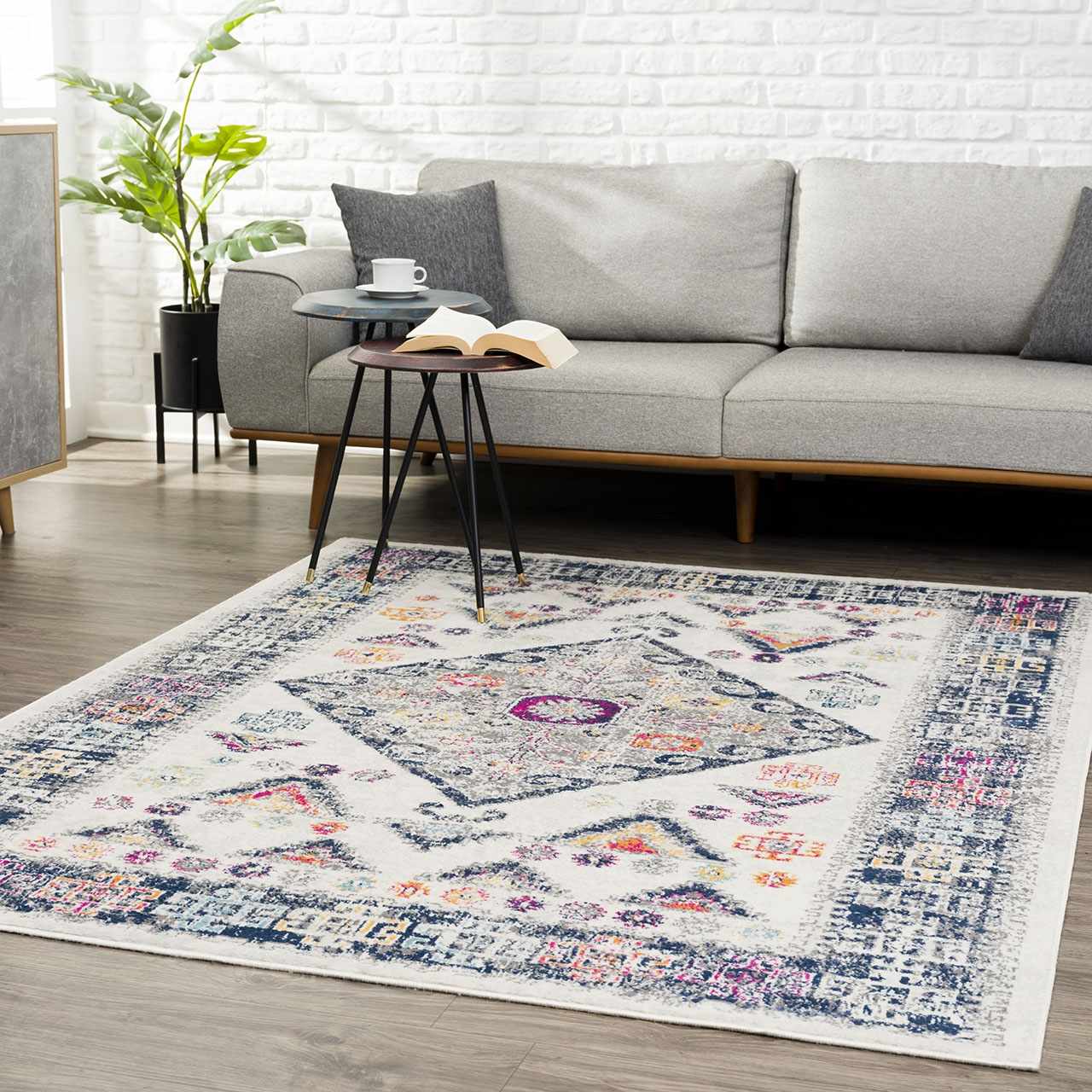 Tigriv Ivory 2312 Area Rug - Clearance by Boutique Rugs