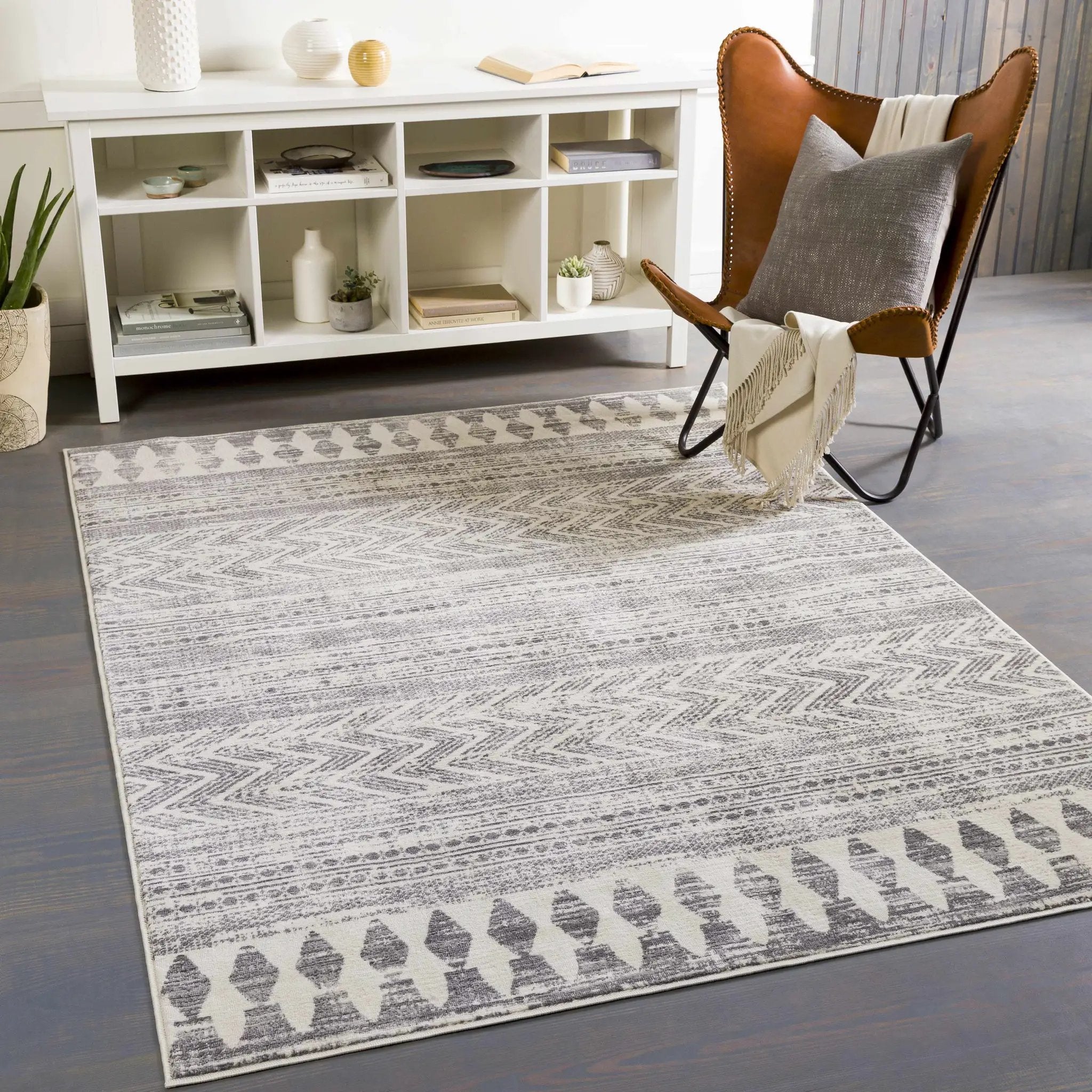 Tuy Area Rug by Boutique Rugs