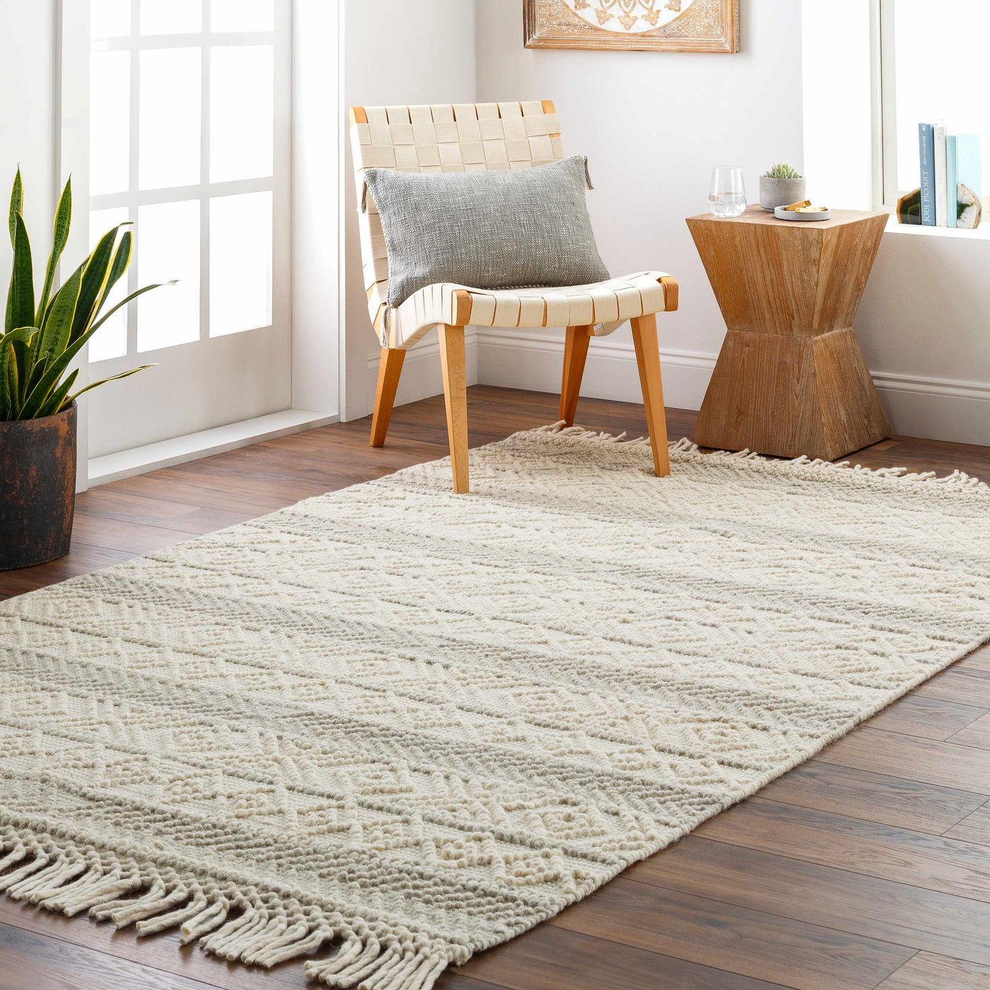 Ummi Wool Rug with Tassels - Clearance by Boutique Rugs