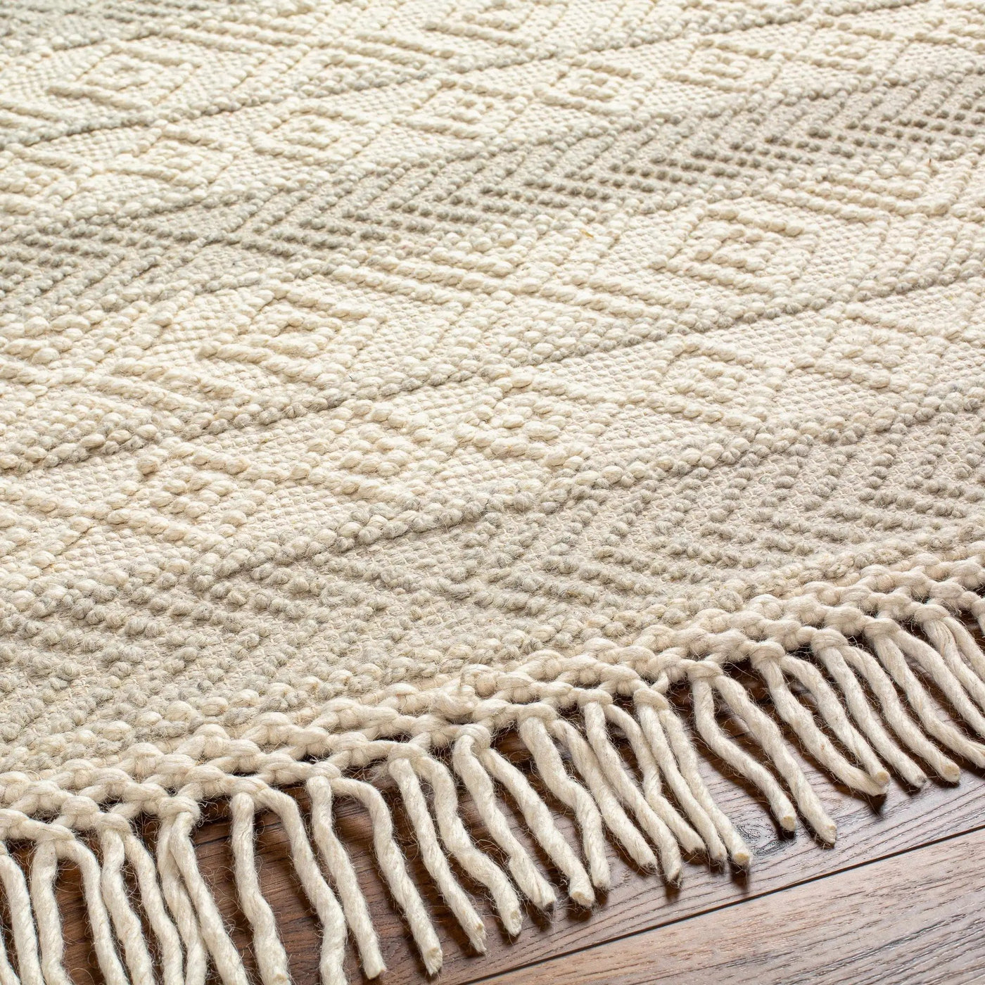 Ummi Wool Rug with Tassels - Clearance by Boutique Rugs