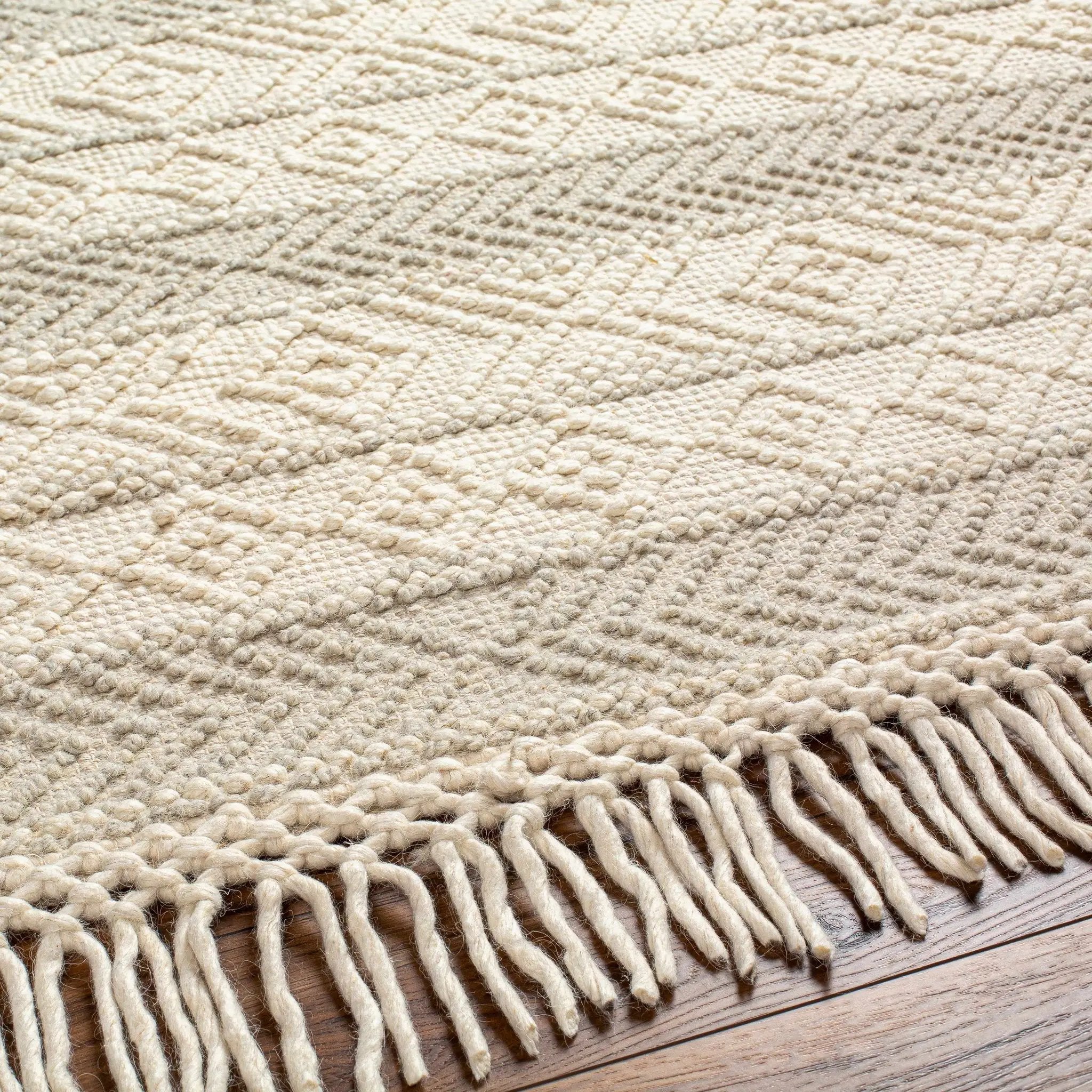 Ummi Wool Rug with Tassels - Clearance by Boutique Rugs