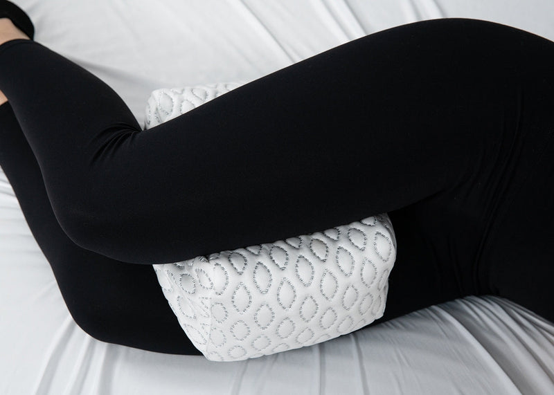 White Cooling Knee Pillow with Ergonomic Support - BEDGEAR, photo 4 of 5