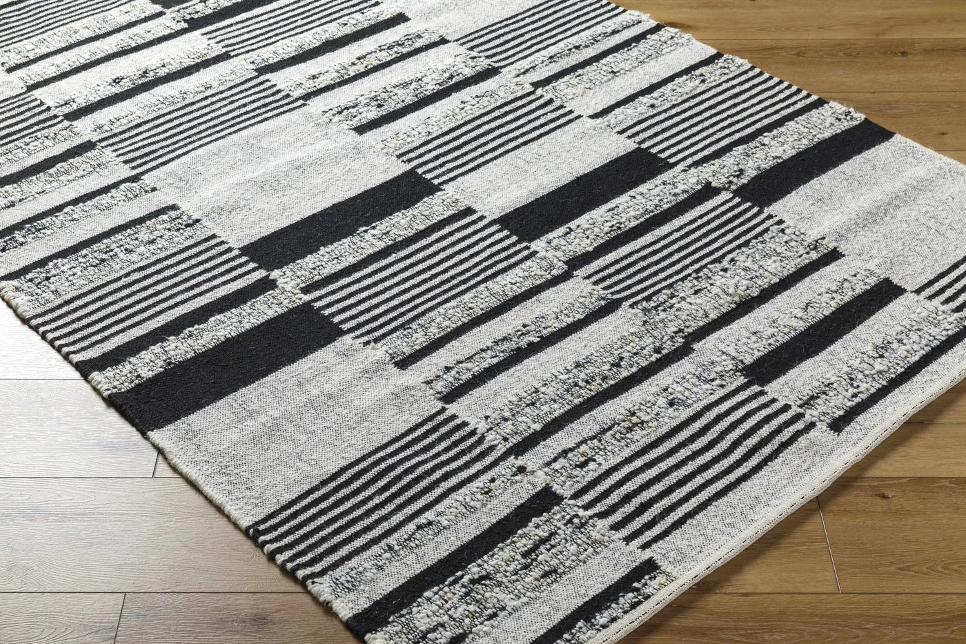 Yanni Area Rug - Clearance by Boutique Rugs