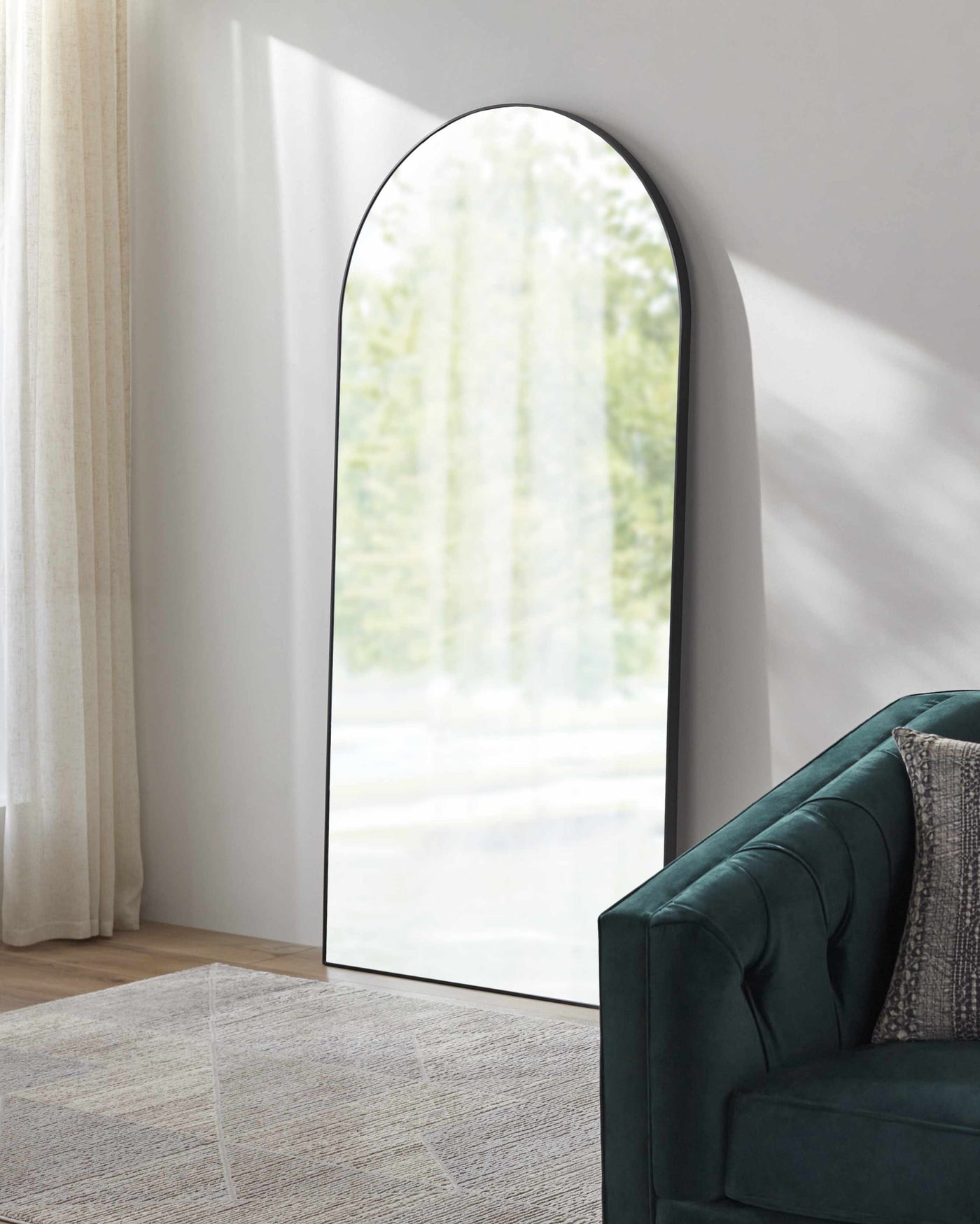 Yagodnoye Mirror by Boutique Rugs