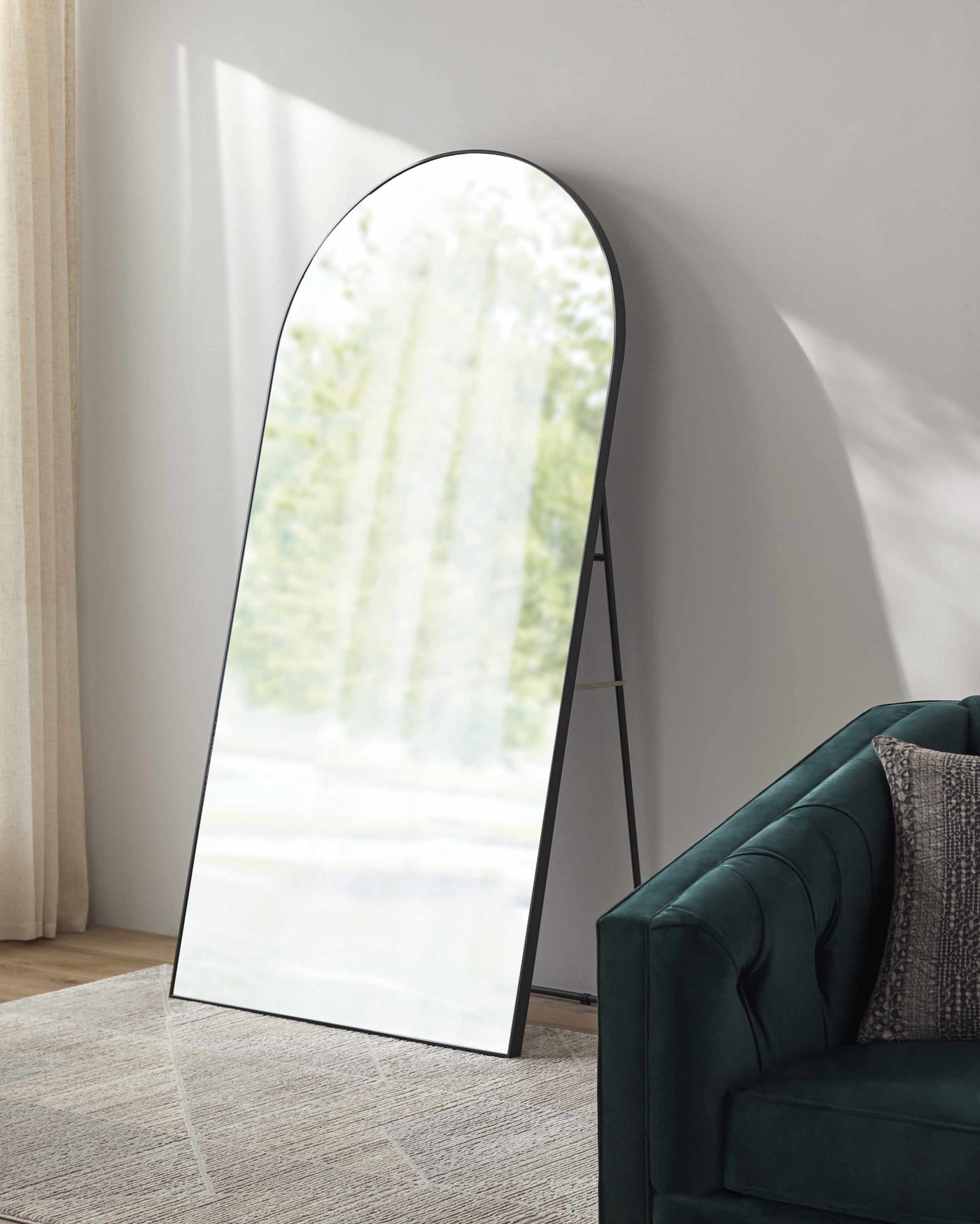 Yagodnoye Mirror by Boutique Rugs