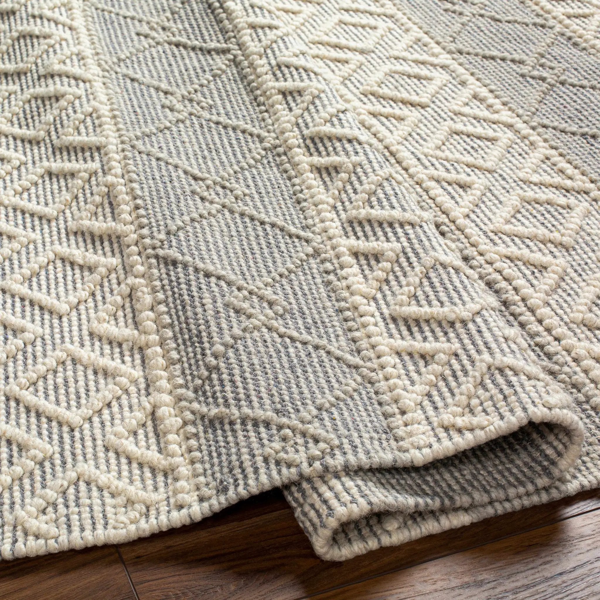 Zaza Wool Rug with Tassels - Clearance by Boutique Rugs